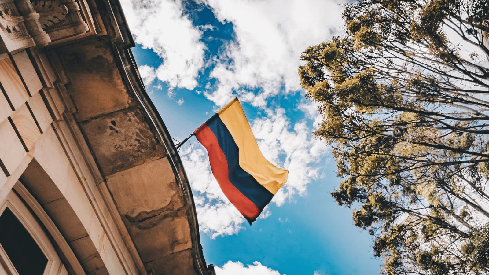 Cómo pueden los turistas usar eSIM para una conectividad sin interrupciones en Colombia
