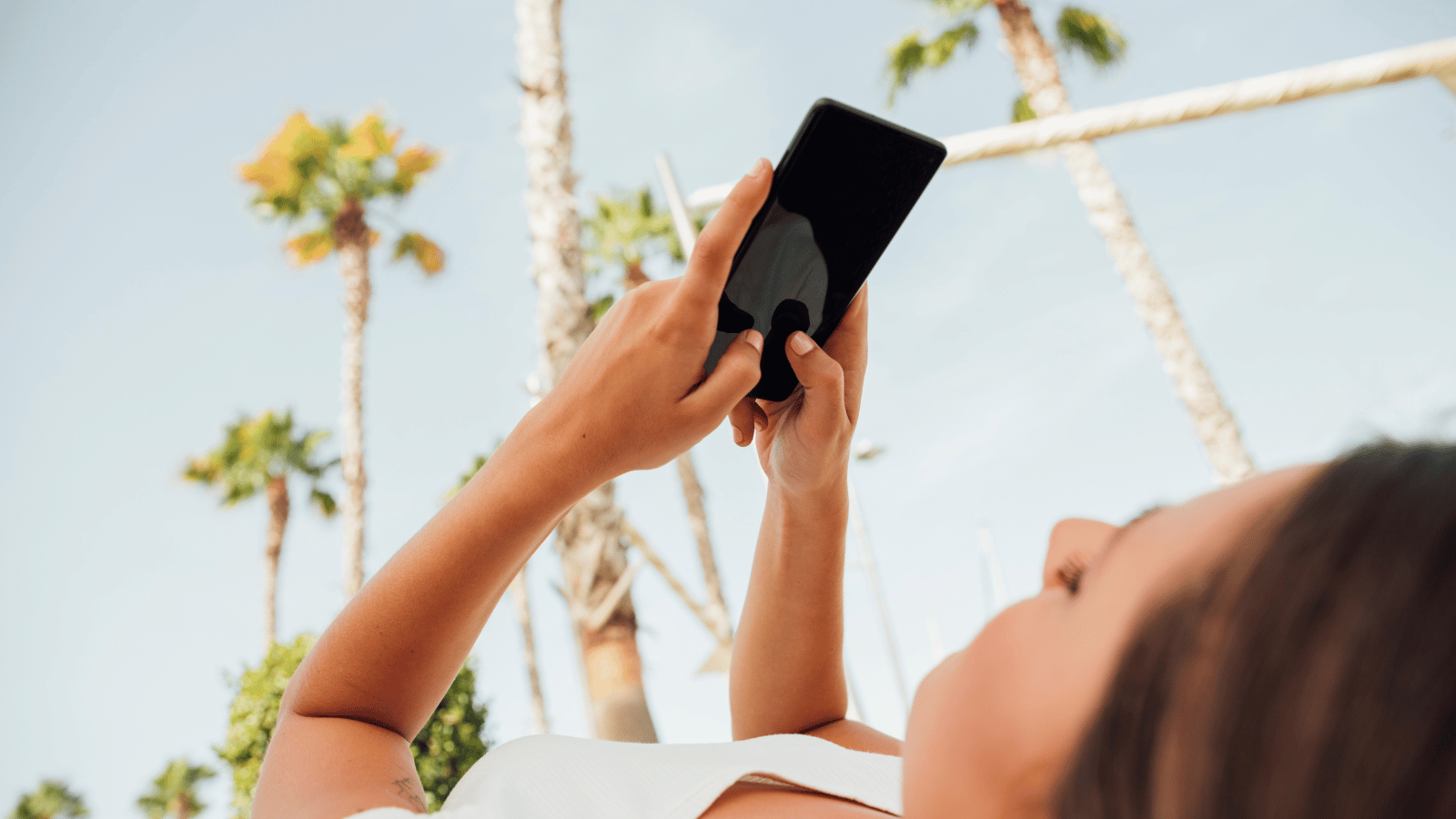 imagen de una persona con un smartphone