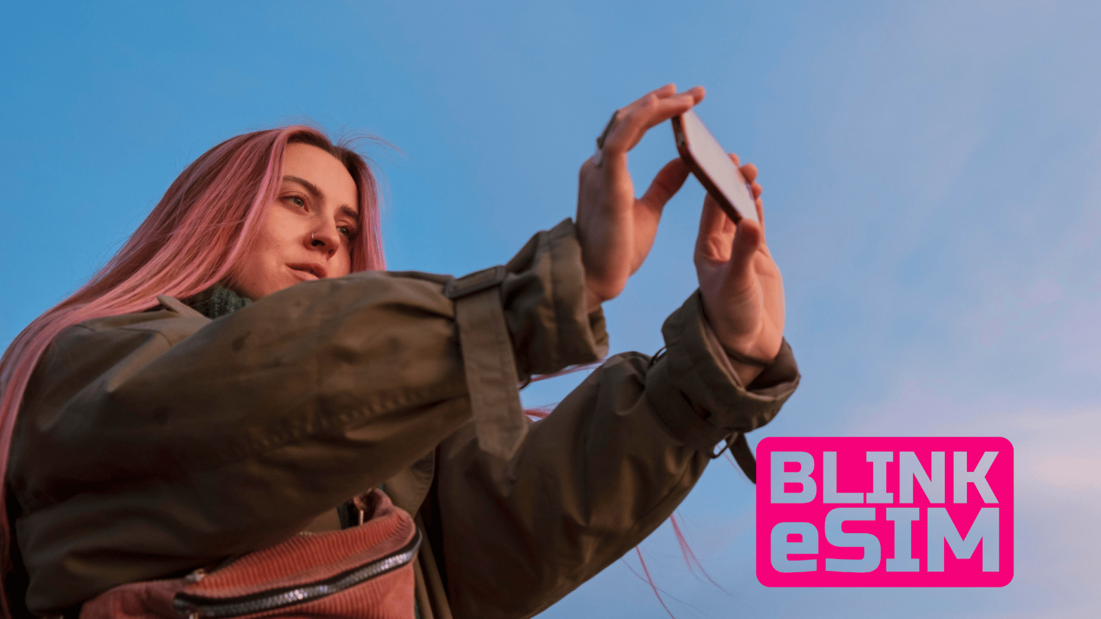 imagen de una persona haciendo una foto con su móvil