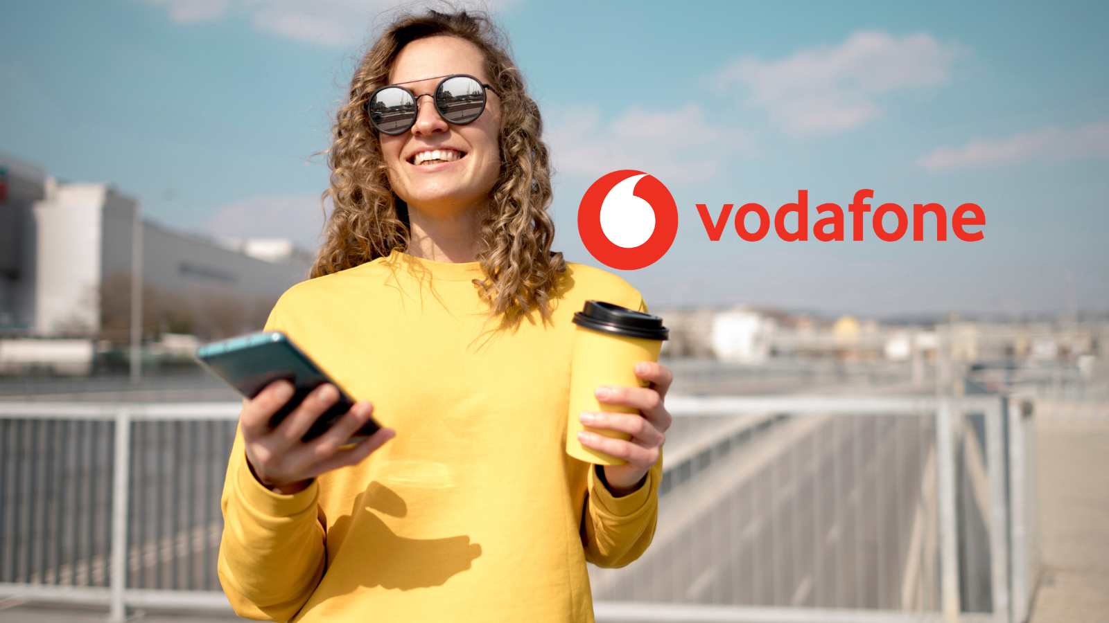 Imagen de una persona con el logo de Vodafone