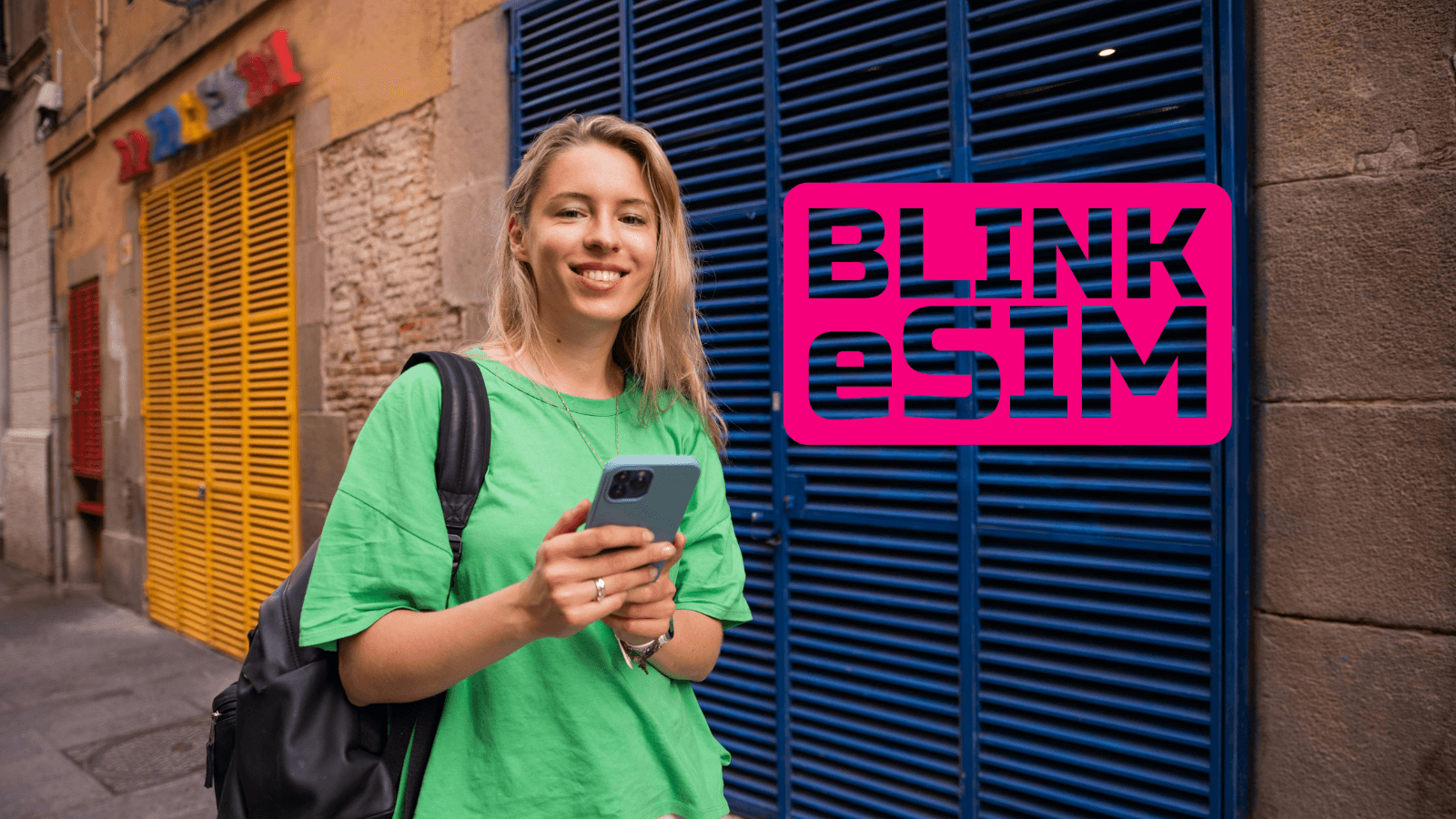 Imagen de una persona con un smartphone y el logo de Blink eSIM