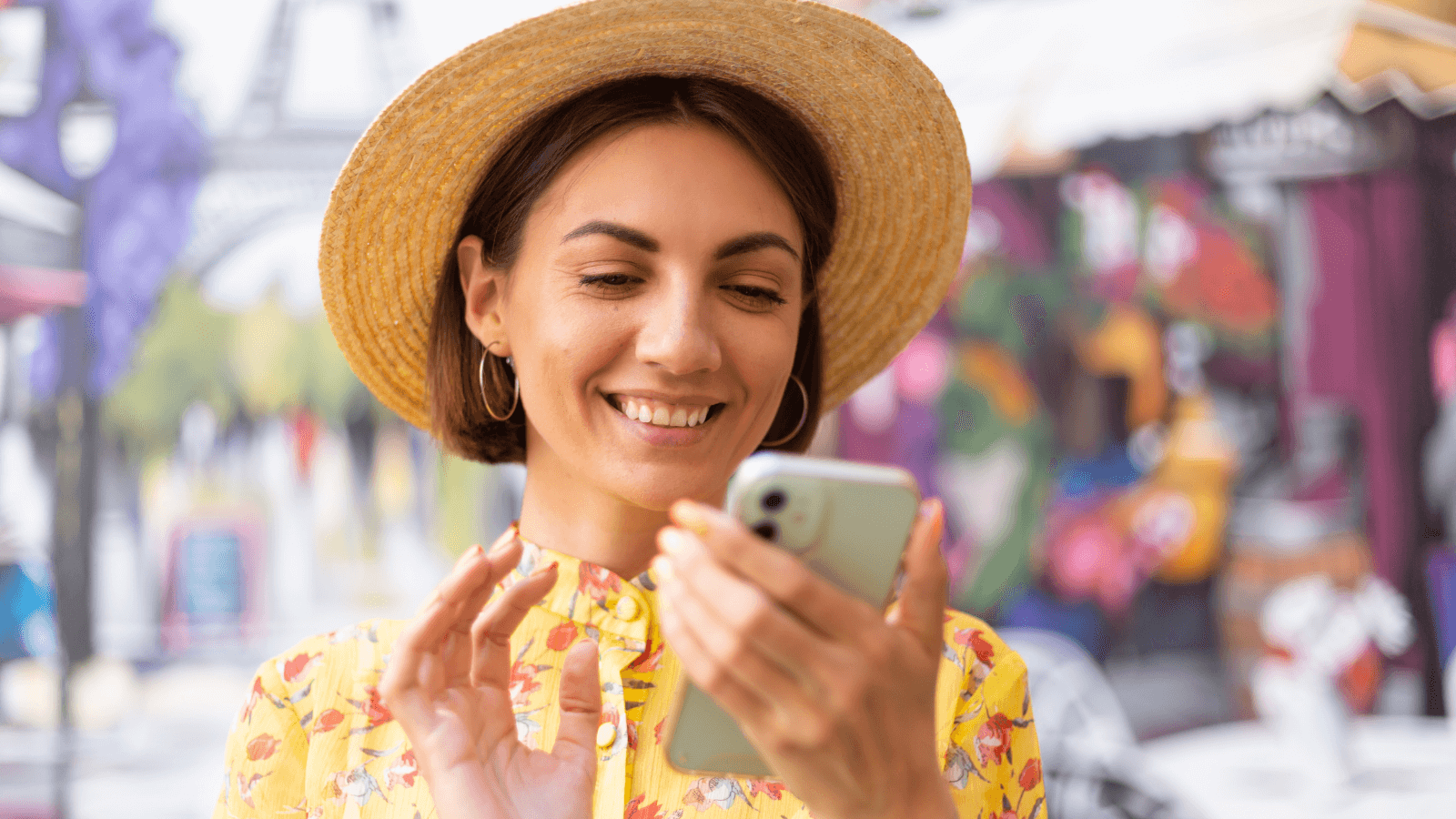 Imagen de una persona con el smartphone